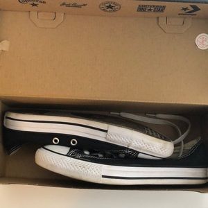 Converse Chuck Taylor All stars black.